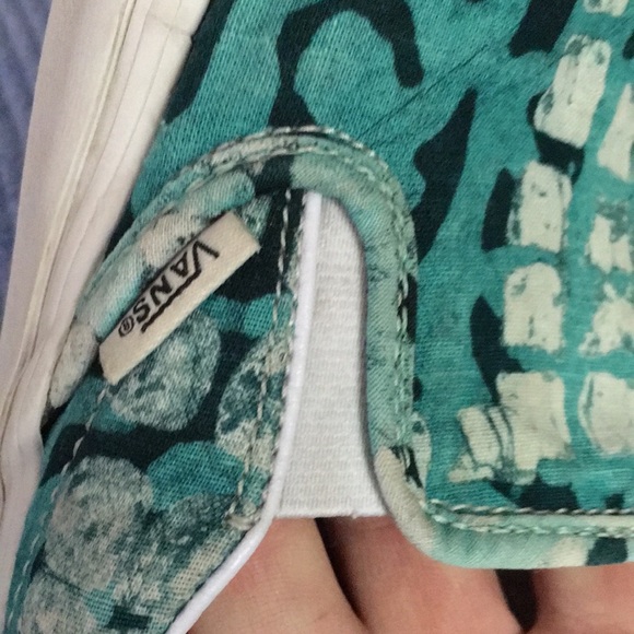 Vans Della Green size 7.5 woman/ 6 man. You will need a foot liner/ Dr. Schoales - Picture 11 of 15